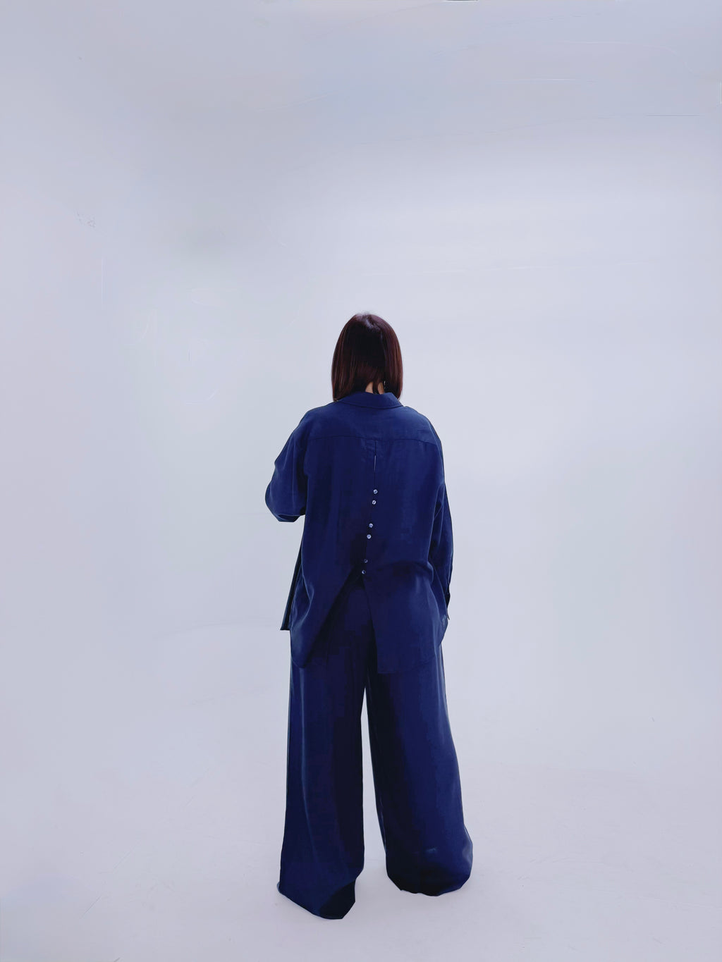 Completo Donna Blu AMATI – Camicia Oversize e Pantaloni Sartoriali