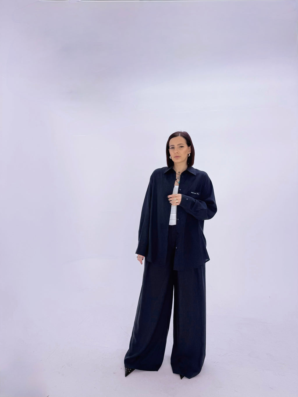 Completo Donna Blu AMATI – Camicia Oversize e Pantaloni Sartoriali
