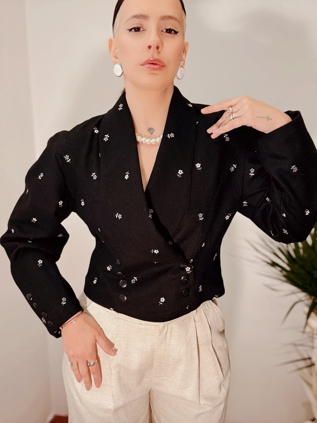 Giacca Vintage Cropped con Ricami Floreali