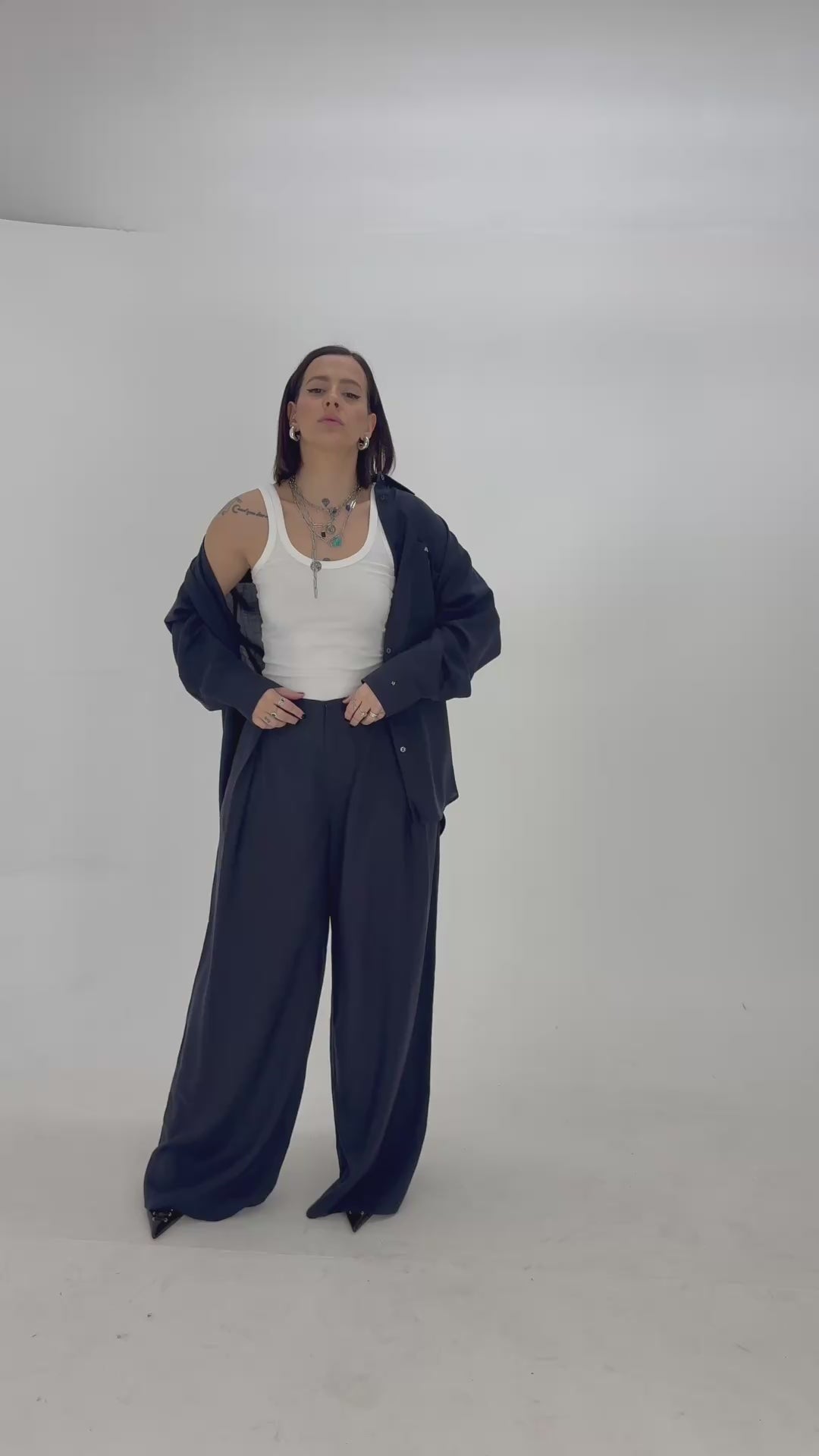 Completo Donna Blu AMATI – Camicia Oversize e Pantaloni Sartoriali